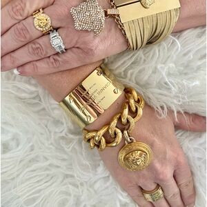 🤩Rare Highly Sought After Authentic Versace Medusa Medallion Bracelet 🤩